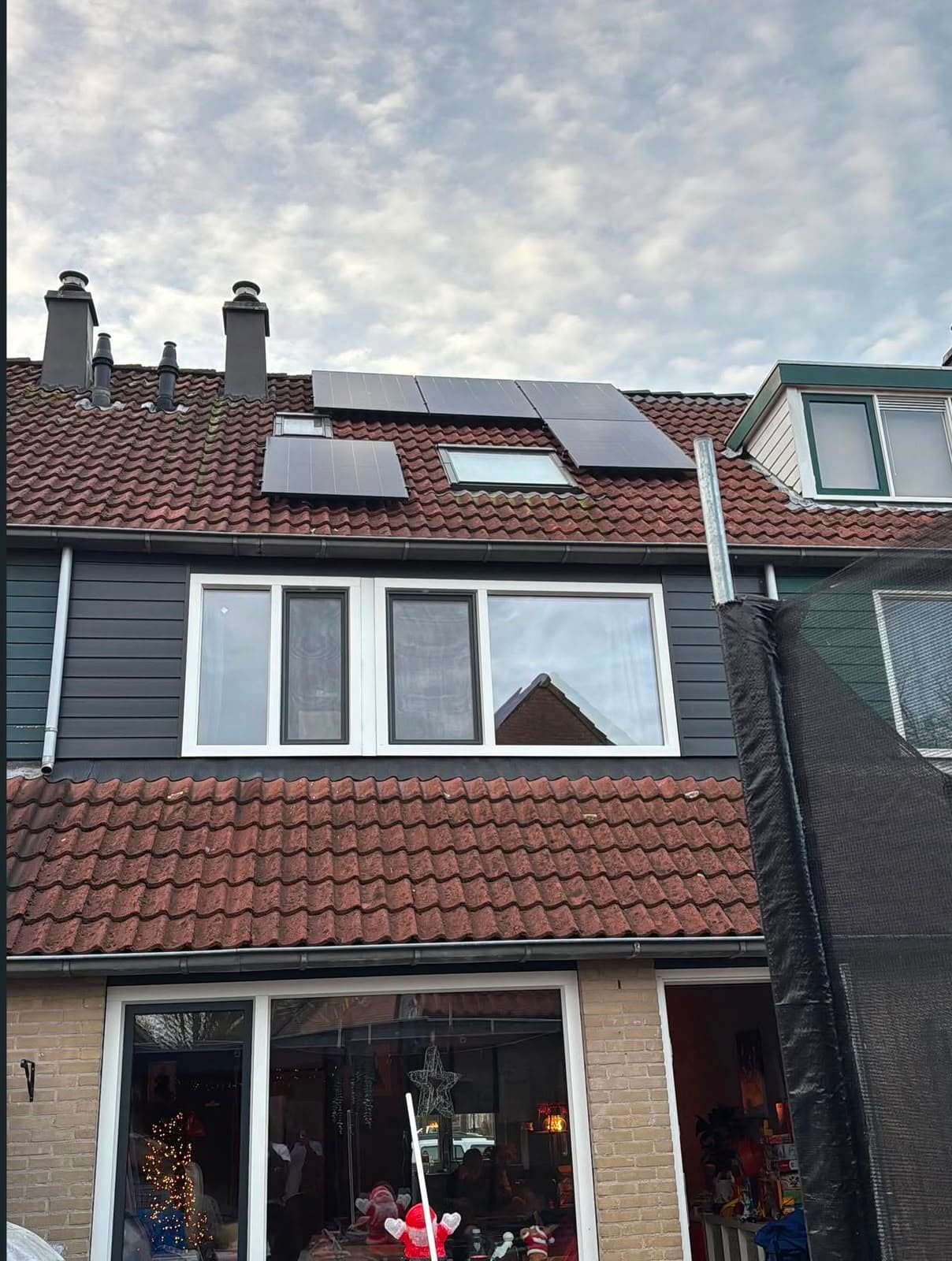 Woning met zonnepanelen voor duurzame energieopwekking